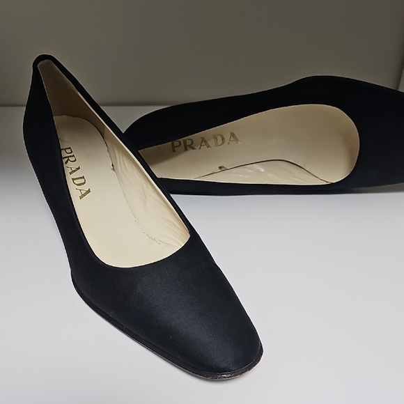 Vintage Prada Satin Black Heeled Pumps for Women - Picture 4 of 7